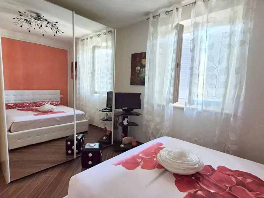 Immagine 54 di Casa trifamiliare in vendita  a Camaiore