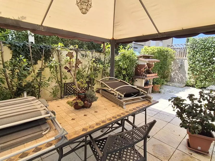 Immagine 20 di Casa trifamiliare in vendita  a Camaiore