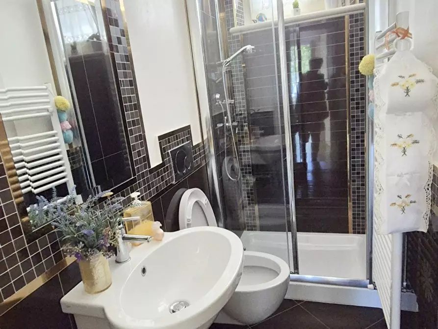 Immagine 13 di Casa trifamiliare in vendita  a Camaiore