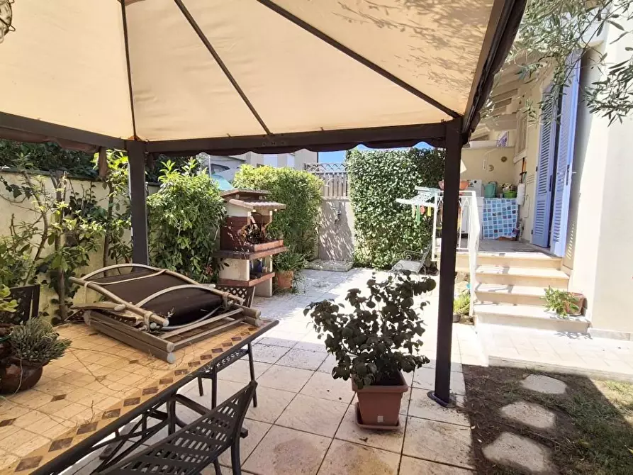 Immagine 21 di Casa trifamiliare in vendita  a Camaiore