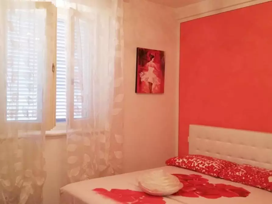 Immagine 52 di Casa trifamiliare in vendita  a Camaiore