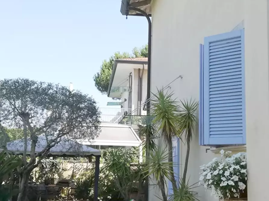 Immagine 59 di Casa trifamiliare in vendita  a Camaiore