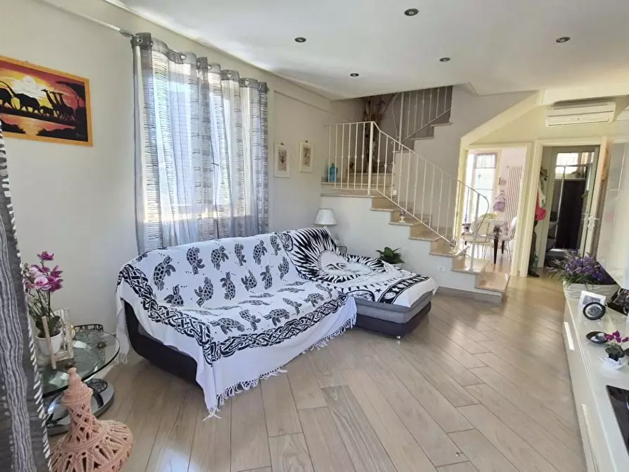 Immagine 8 di Casa trifamiliare in vendita  a Camaiore