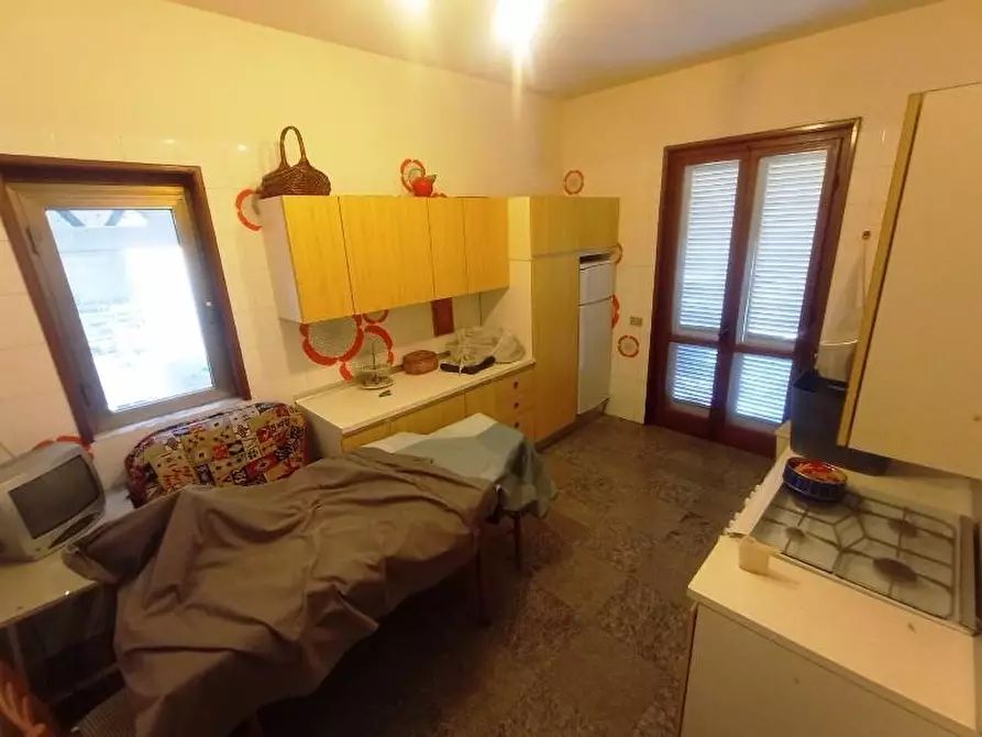 Immagine 12 di Attività artigianale in vendita  a Massa