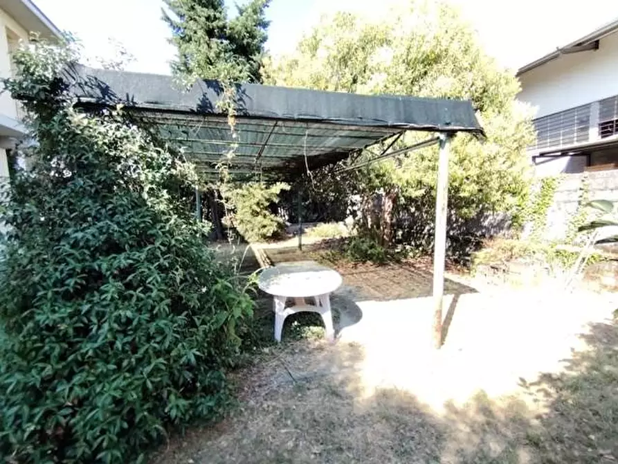 Immagine 9 di Attività artigianale in vendita  a Massa