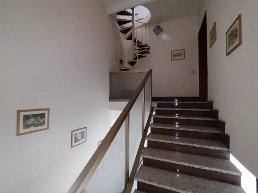 Immagine 15 di Attività artigianale in vendita  a Massa