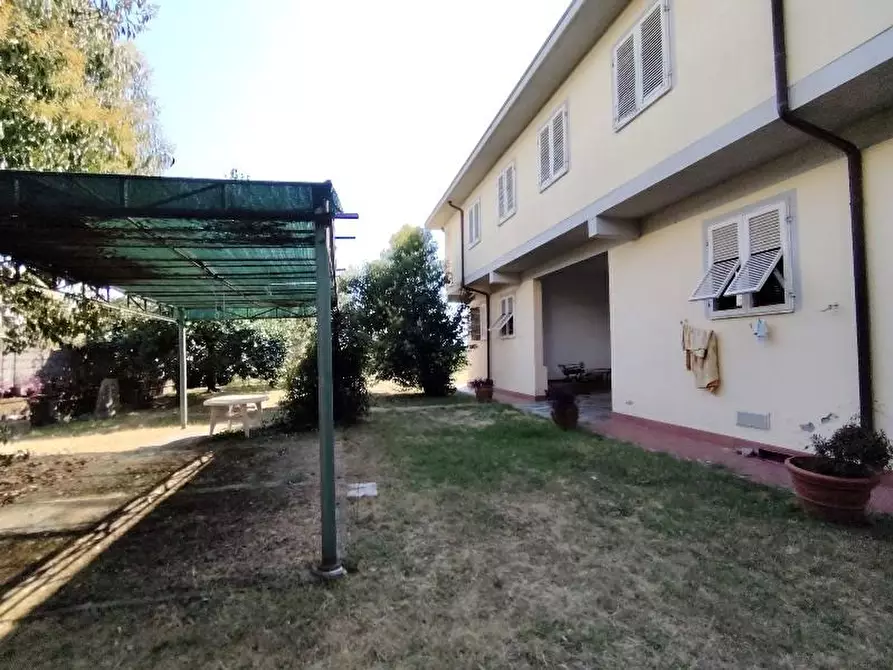 Immagine 7 di Attività artigianale in vendita  a Massa