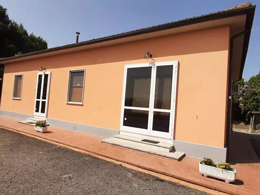 Immagine 2 di Villa in vendita  a Rosignano Marittimo