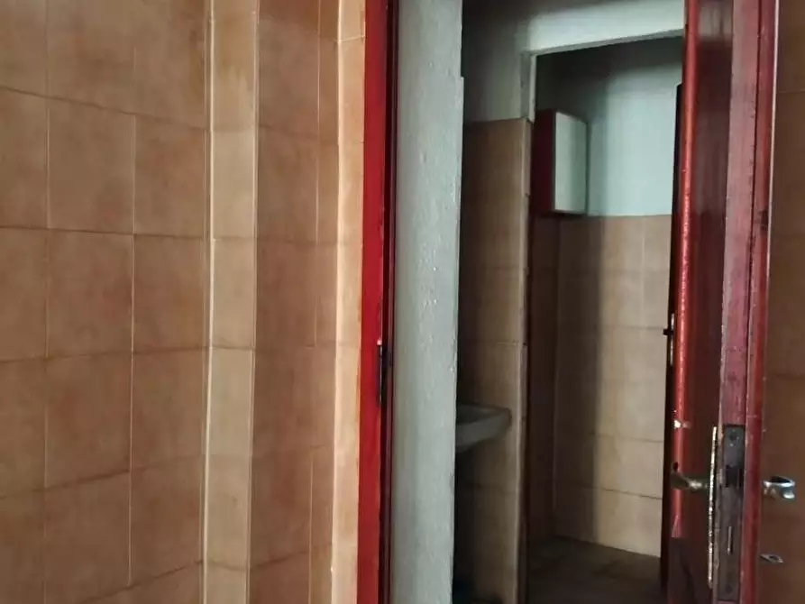 Immagine 3 di Locale commerciale in affitto  a Pontedera