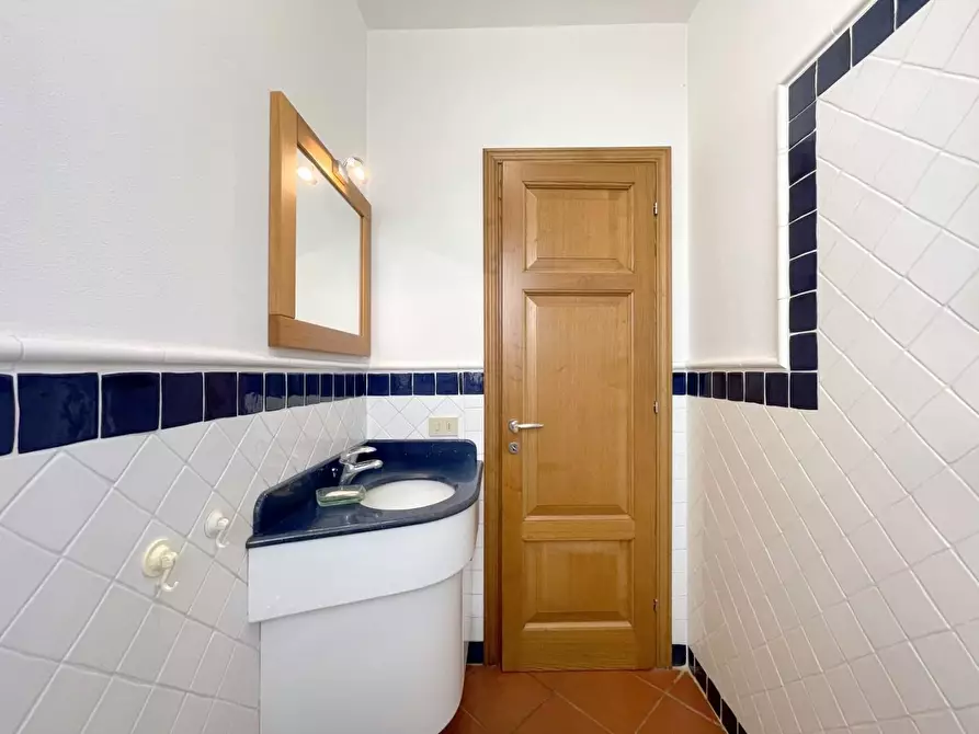 Immagine 9 di Appartamento in vendita  a Viareggio