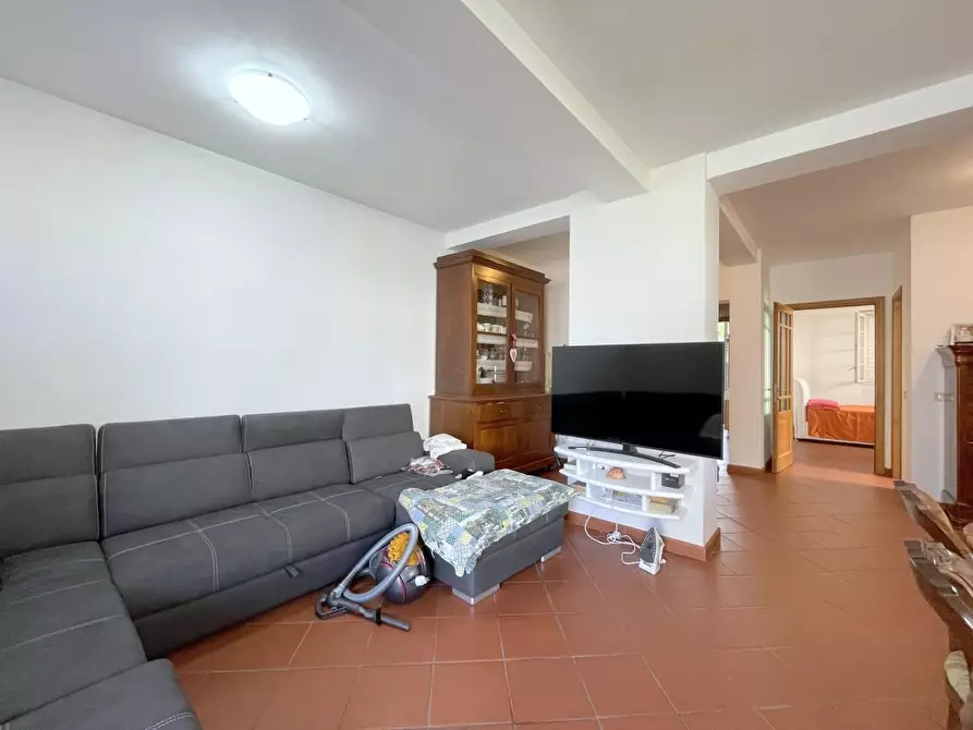 Immagine 3 di Appartamento in vendita  a Viareggio