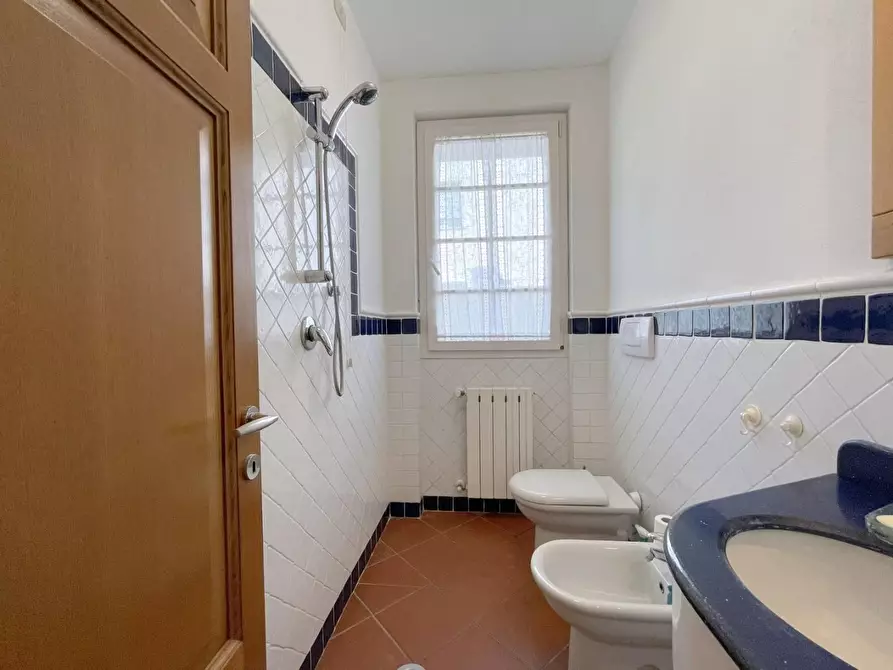 Immagine 7 di Appartamento in vendita  a Viareggio