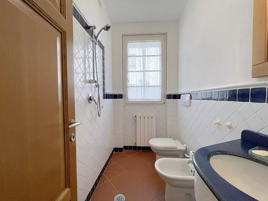 Immagine 8 di Appartamento in vendita  a Viareggio