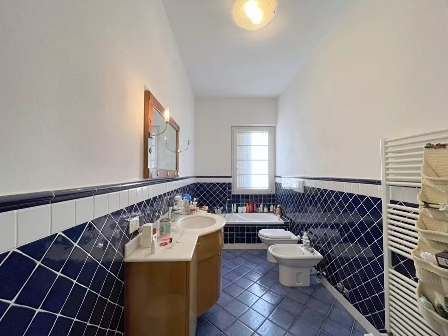 Immagine 27 di Appartamento in vendita  a Viareggio