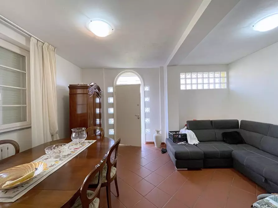 Immagine 5 di Appartamento in vendita  a Viareggio