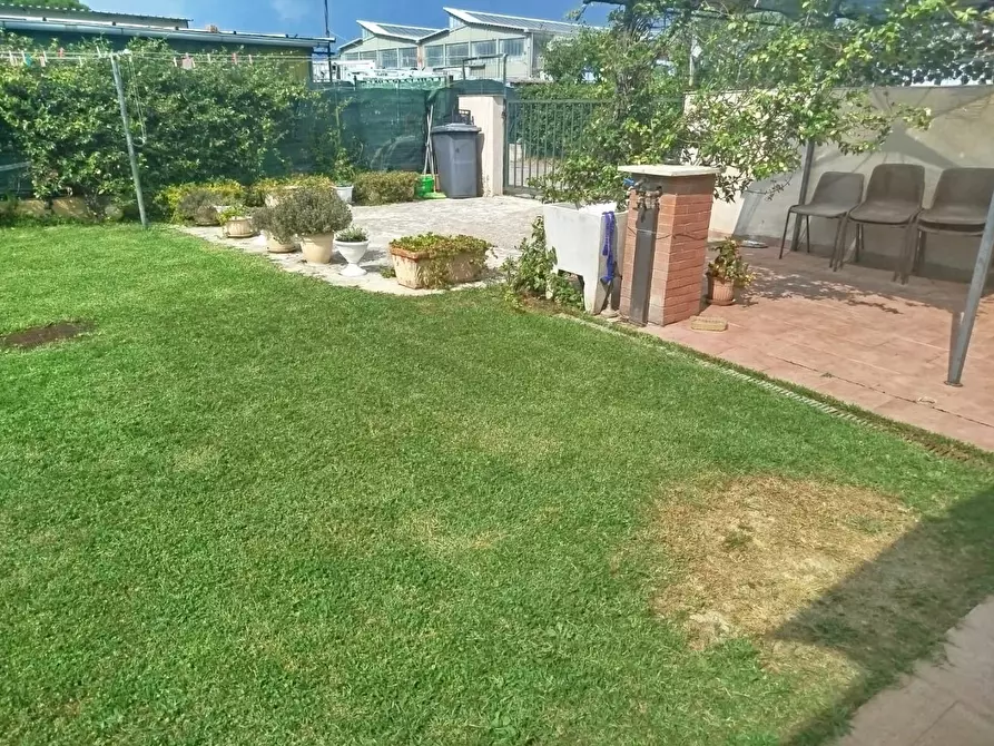 Immagine 18 di Villa in vendita  a Pisa