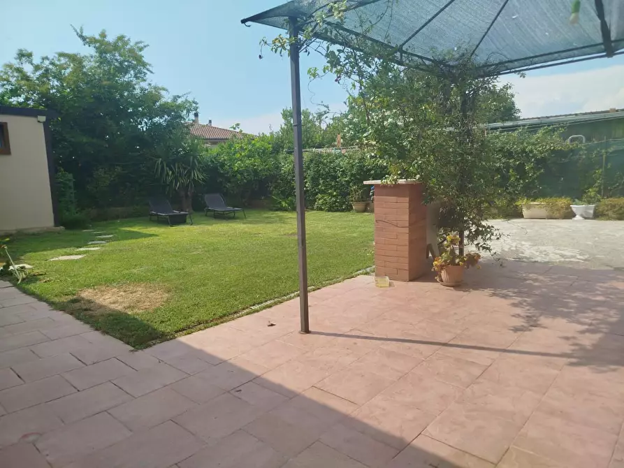 Immagine 1 di Villa in vendita  a Pisa