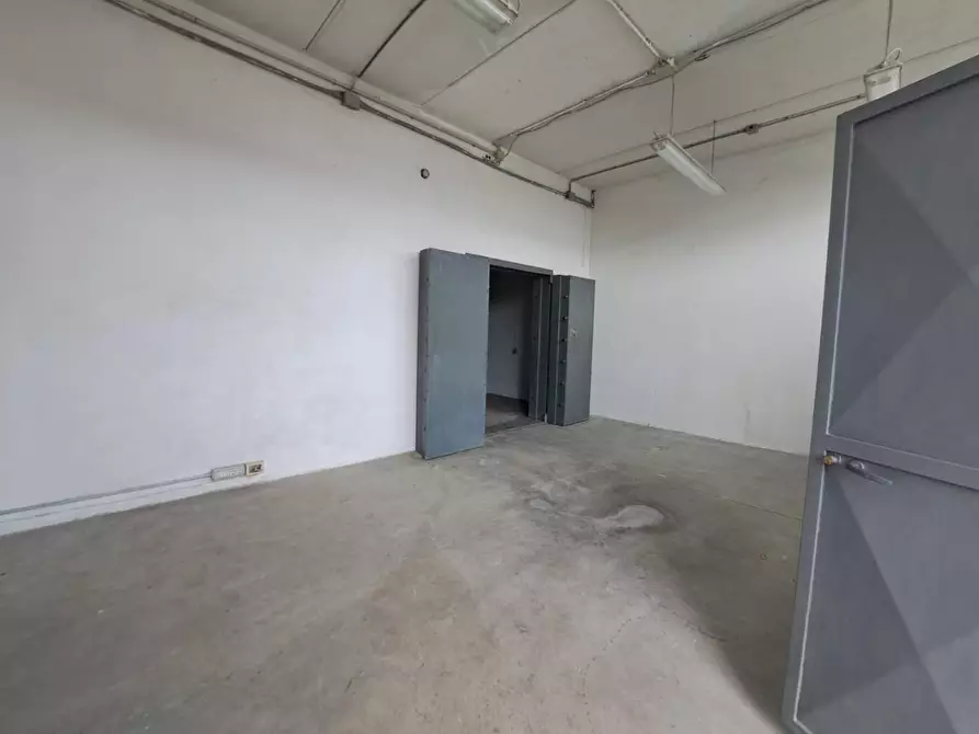 Immagine 12 di Attività artigianale in vendita  a Vinci