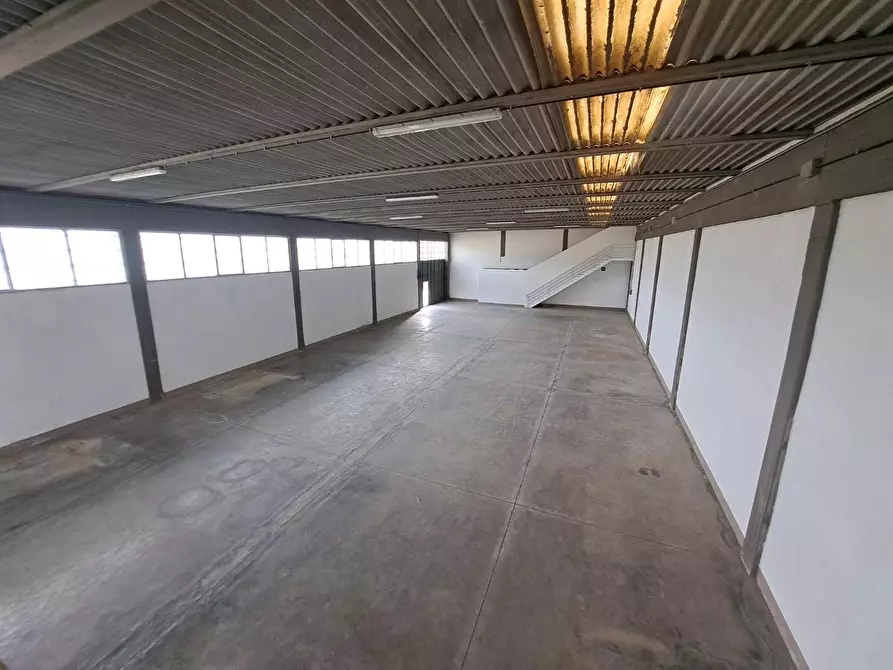 Immagine 4 di Attività artigianale in vendita  a Vinci