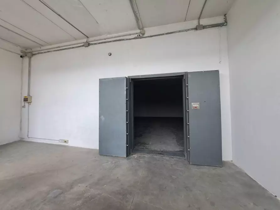 Immagine 8 di Attività artigianale in vendita  a Vinci