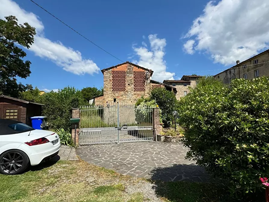 Immagine 37 di Rustico / casale in vendita  a Capannori