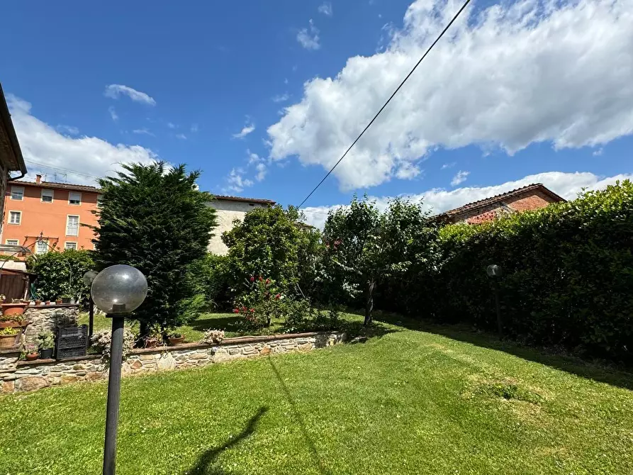 Immagine 48 di Rustico / casale in vendita  a Capannori