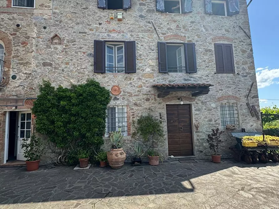 Immagine 33 di Rustico / casale in vendita  a Capannori