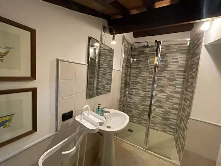 Immagine 24 di Rustico / casale in vendita  a Capannori