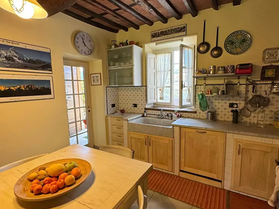 Immagine 38 di Rustico / casale in vendita  a Capannori