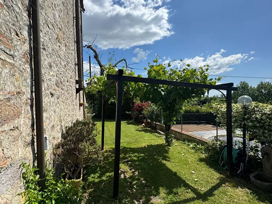 Immagine 32 di Rustico / casale in vendita  a Capannori