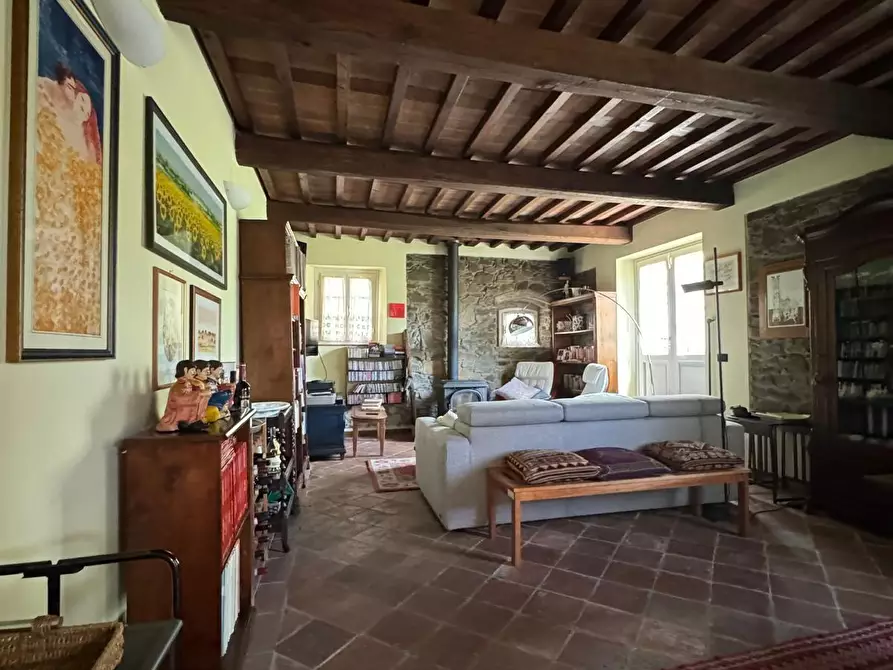 Immagine 42 di Rustico / casale in vendita  a Capannori