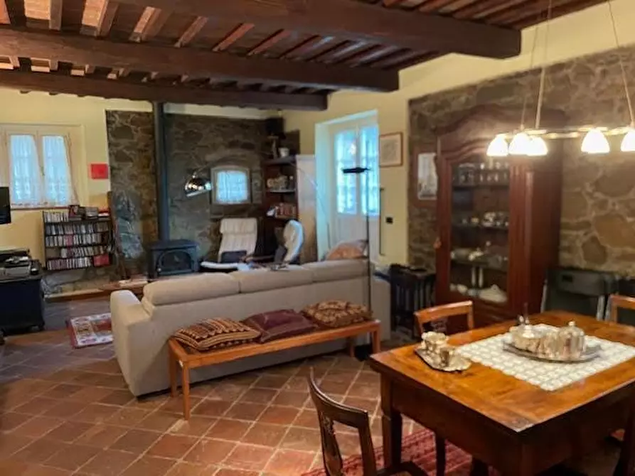 Immagine 8 di Rustico / casale in vendita  a Capannori