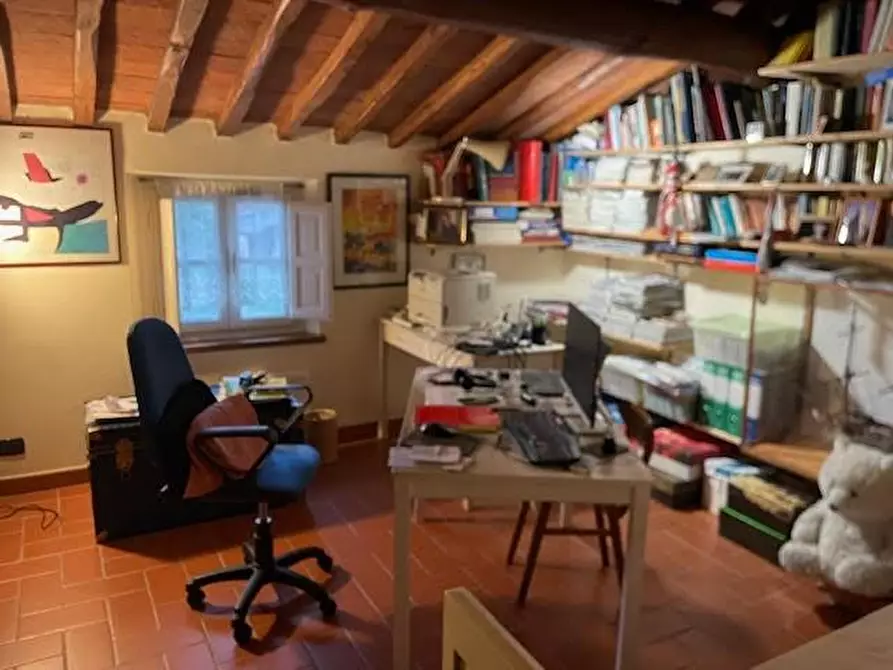 Immagine 9 di Rustico / casale in vendita  a Capannori
