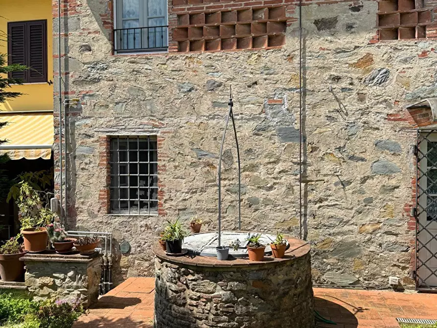 Immagine 52 di Rustico / casale in vendita  a Capannori