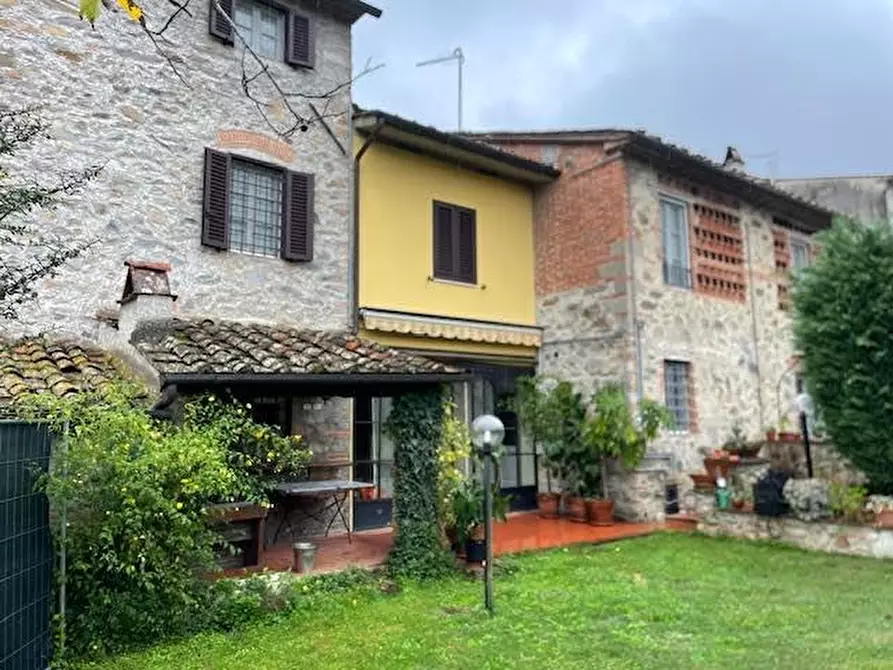 Immagine 2 di Rustico / casale in vendita  a Capannori