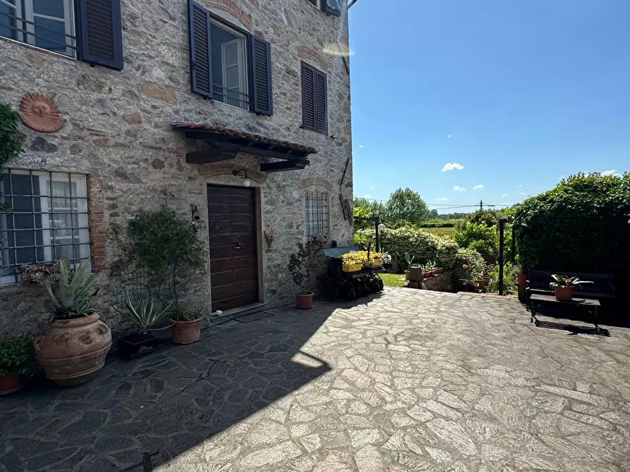 Immagine 35 di Rustico / casale in vendita  a Capannori