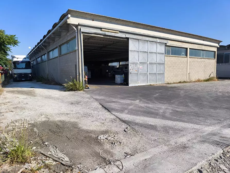 Immagine 1 di Capannone industriale in affitto  a Ponsacco