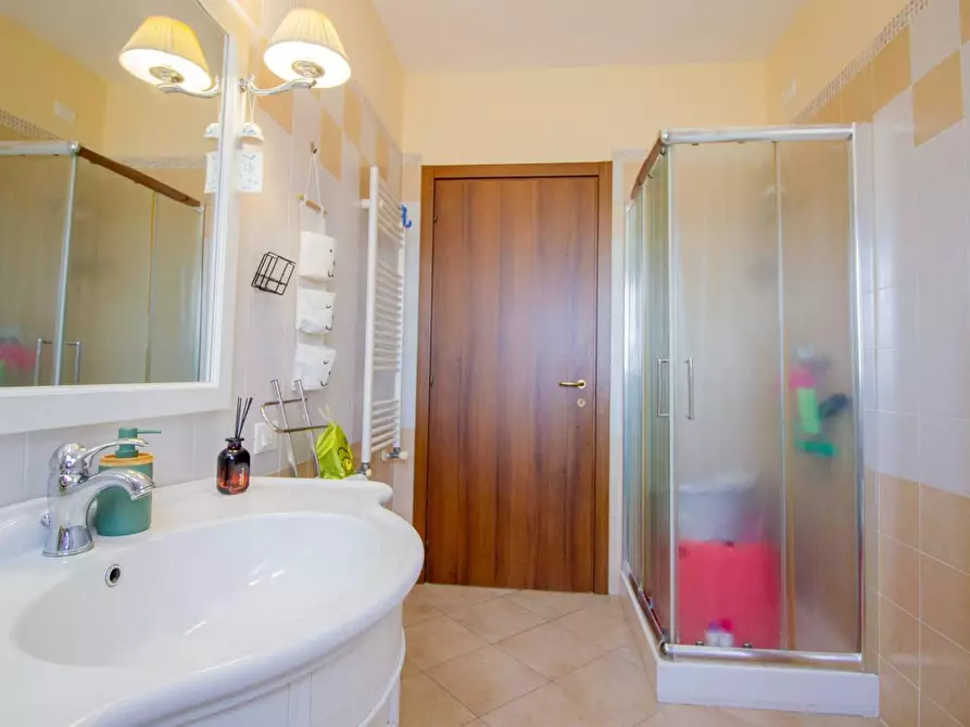 Immagine 16 di Appartamento in vendita  a Cascina