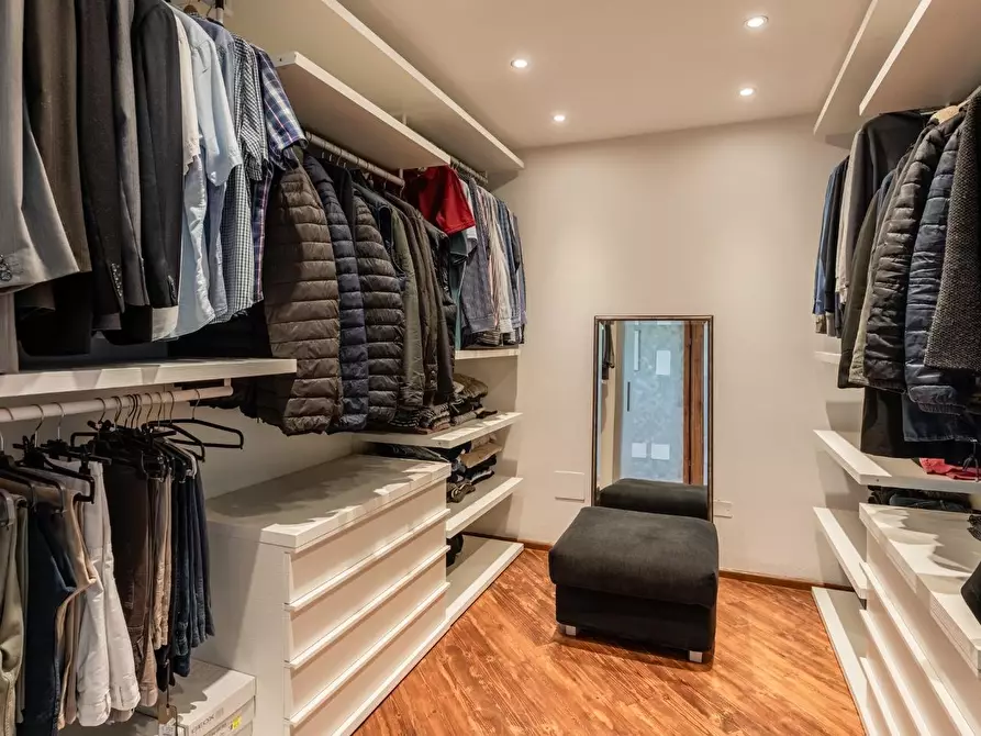 Immagine 28 di Casa colonica in vendita  a Cascina