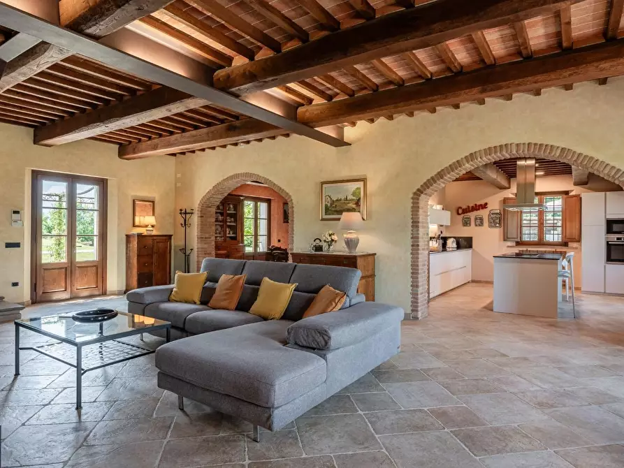 Immagine 11 di Casa colonica in vendita  a Cascina