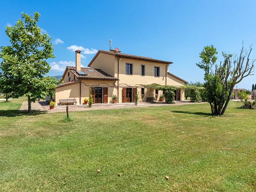 Immagine 2 di Casa colonica in vendita  a Cascina