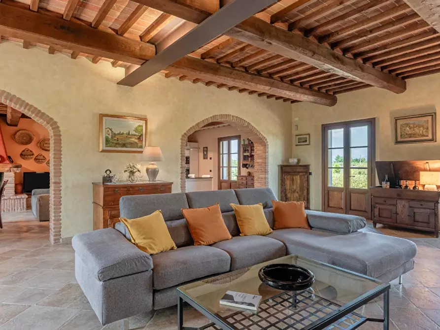 Immagine 9 di Casa colonica in vendita  a Cascina