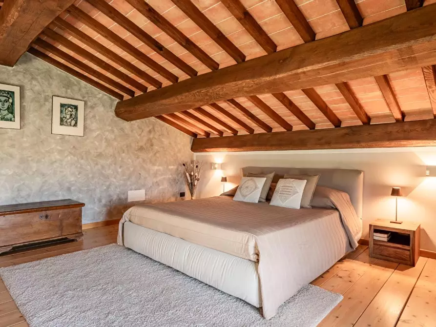 Immagine 26 di Casa colonica in vendita  a Cascina