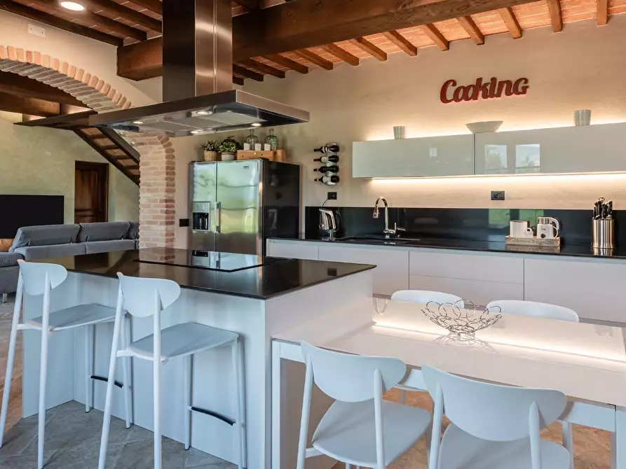 Immagine 12 di Casa colonica in vendita  a Cascina