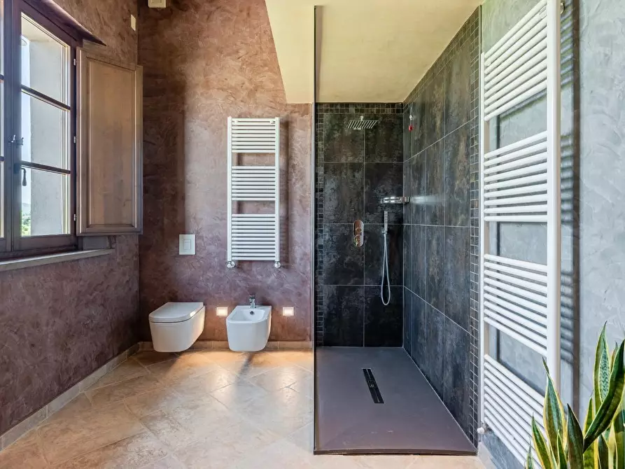 Immagine 30 di Casa colonica in vendita  a Cascina