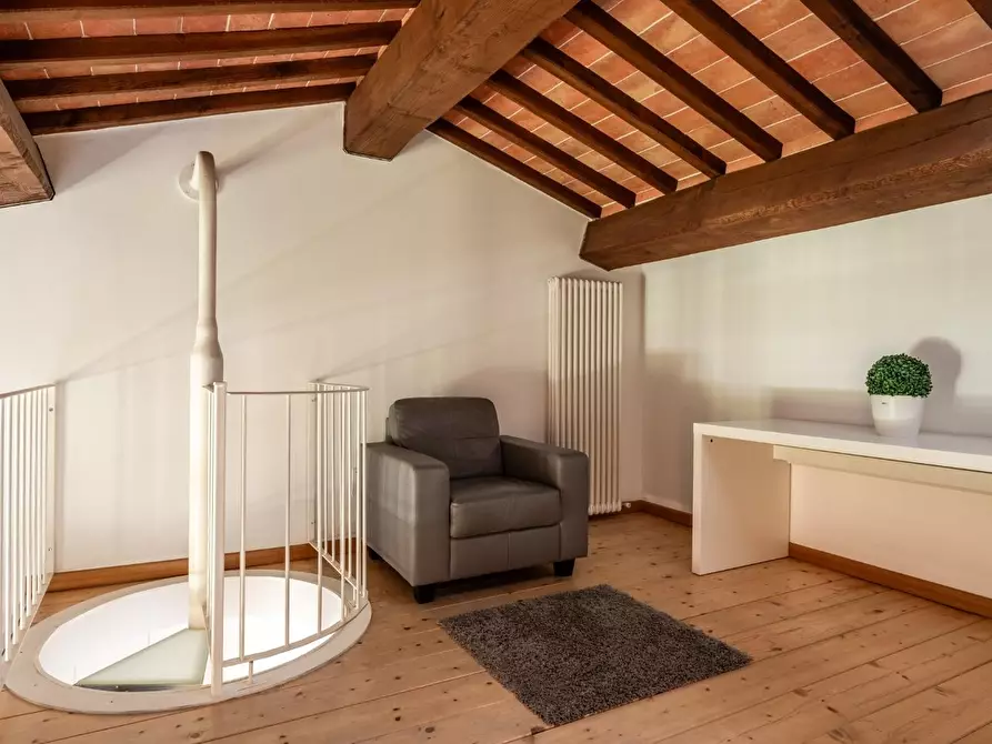 Immagine 21 di Casa colonica in vendita  a Cascina