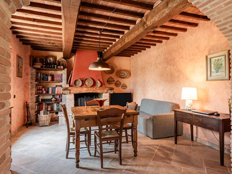 Immagine 10 di Casa colonica in vendita  a Cascina