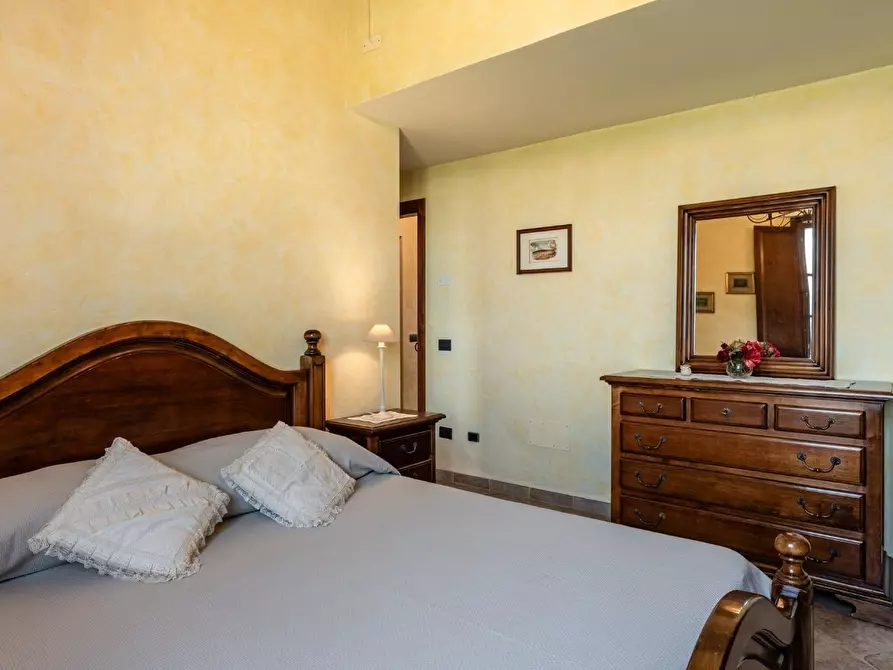 Immagine 23 di Casa colonica in vendita  a Cascina