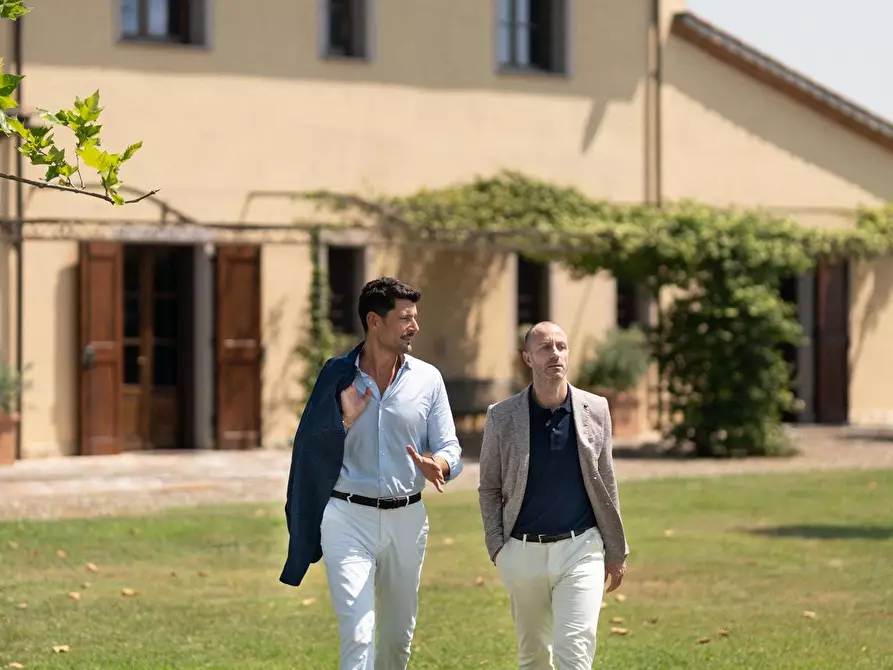 Immagine 5 di Casa colonica in vendita  a Cascina