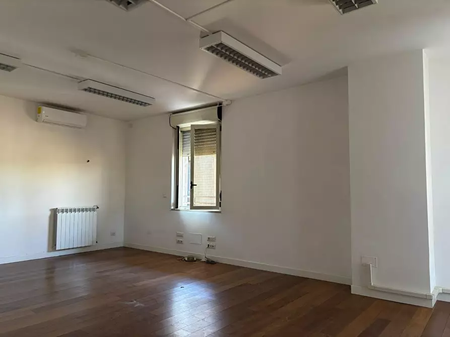 Immagine 8 di Ufficio in affitto  a Guidonia Montecelio